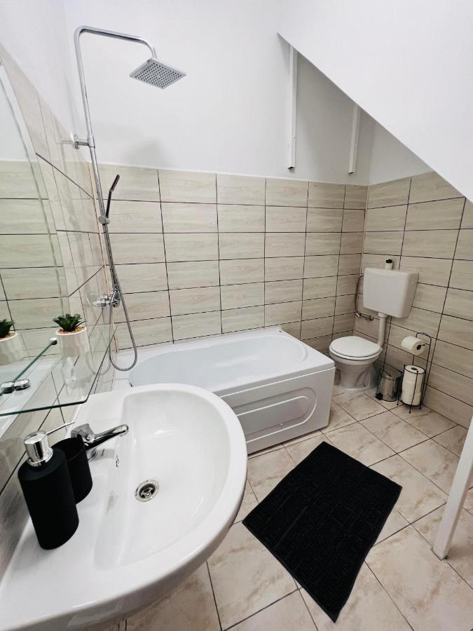 Apartament In Regim Hotelier King Mediaş Eksteriør bilde